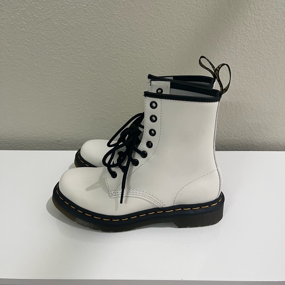 COPY - Doc Martens 1460 SMOOTH LEATHER LACE UP BOOTS, white size 6 - Picture 5 of 14